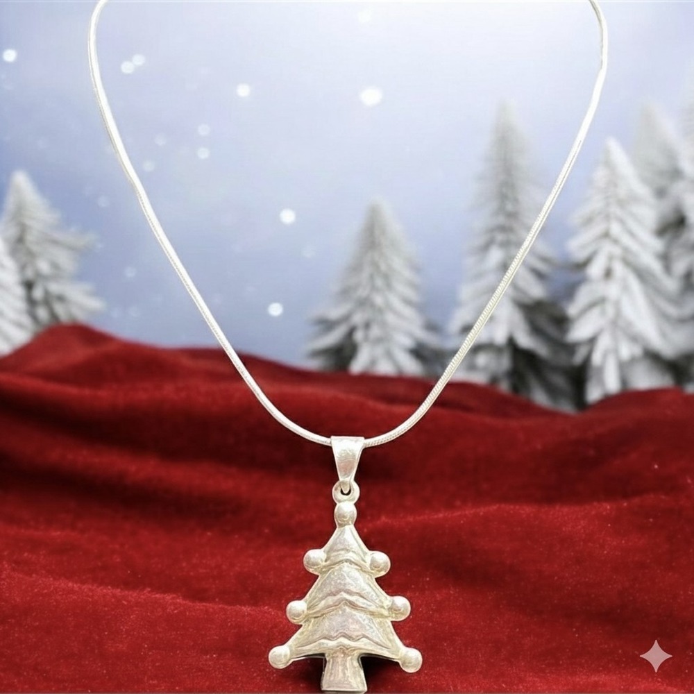 Vintage 925 Sterling Silver Christmas Tree Pendant Necklace‎ Holiday Statement